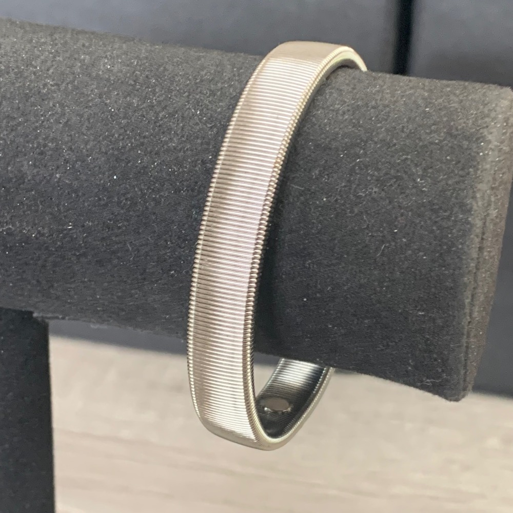 Silver Tone Flexible Spring Coil Expansion Bangle Bracelet Minimalist 7.5 Inch